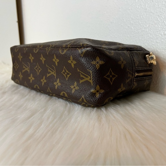 Authentic Louis Vuitton Trousse 28 converted into crossbody with Generic strap. - Picture 12 of 16
